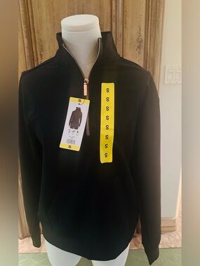 New with tag!!Black Quarter-Zip  women top - Size S